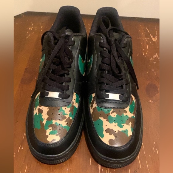 Custom Air Force 1’s - Picture 3 of 3